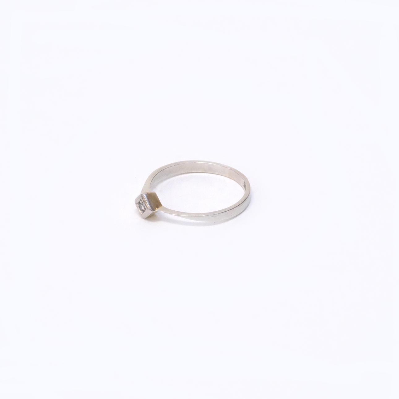 RING WITH DIAMOND, 18K WHITE GOLD.