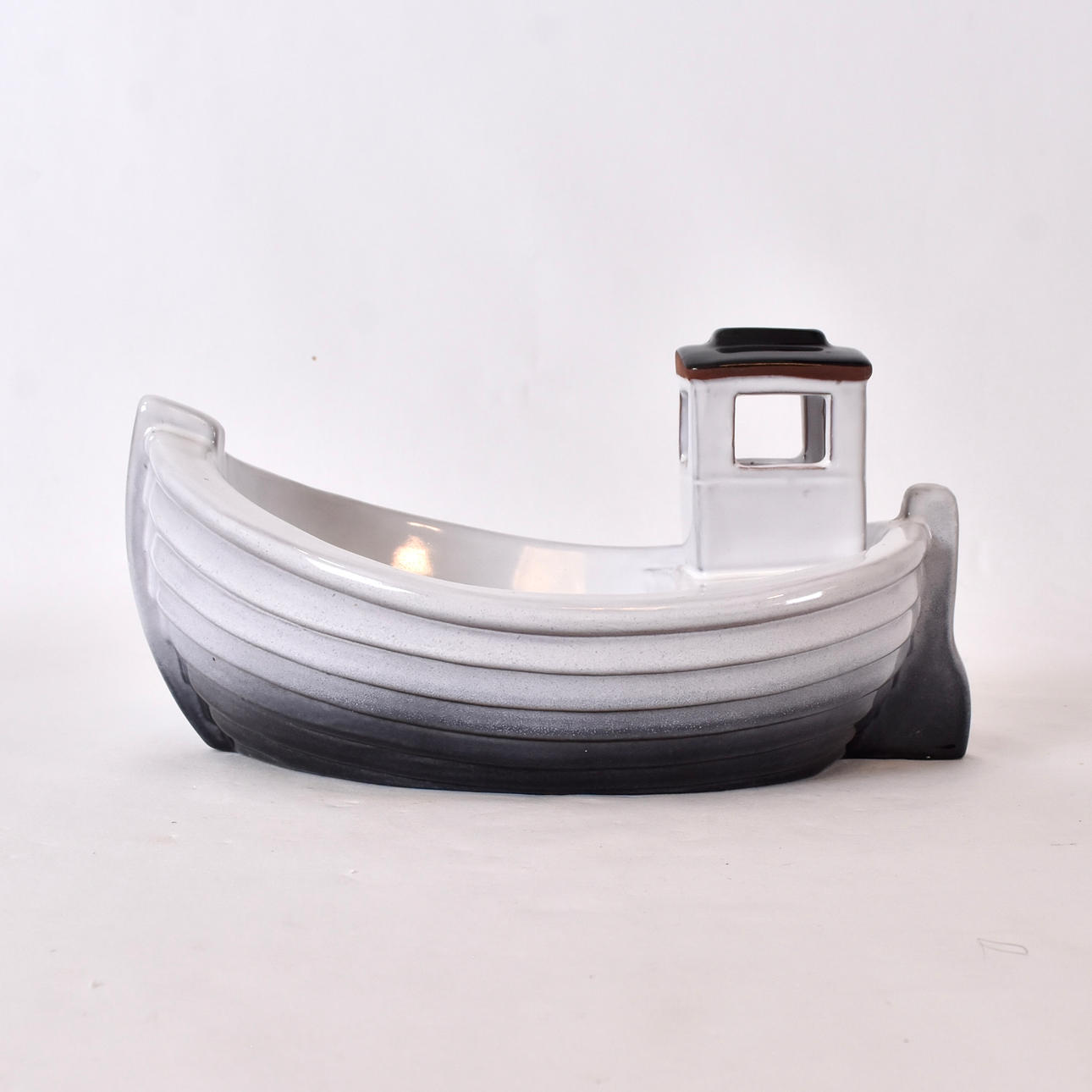 THOMAS HELLSTRÖM. Boat, ceramic, Nittsjö.