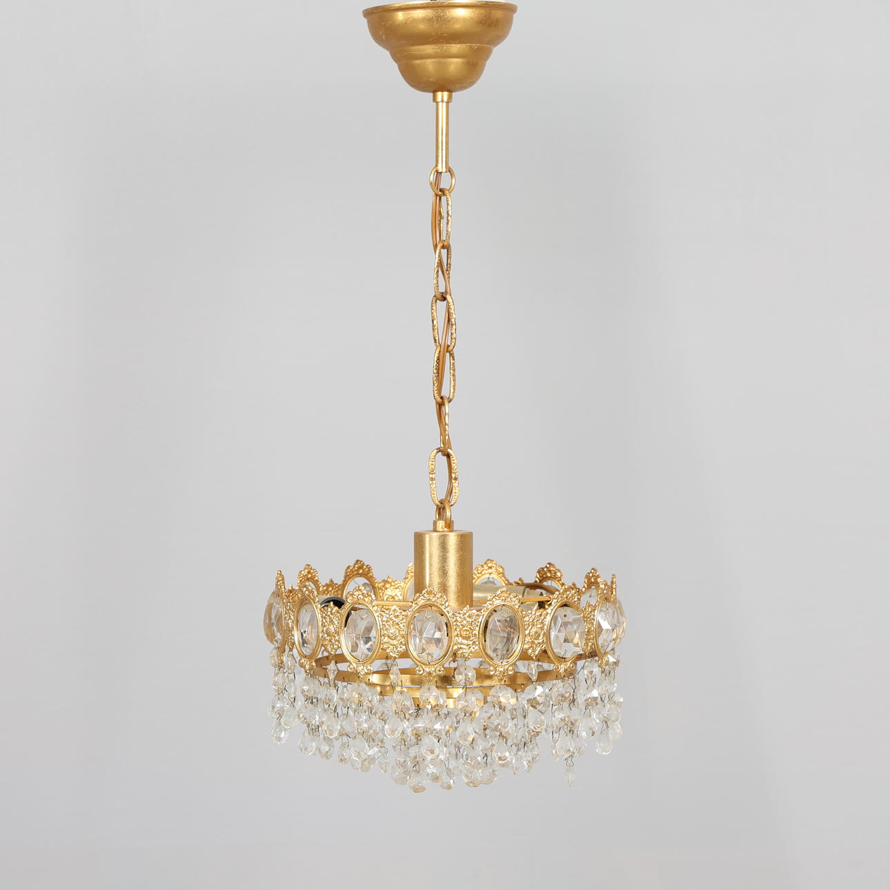 CEILING LAMP with prisms.
