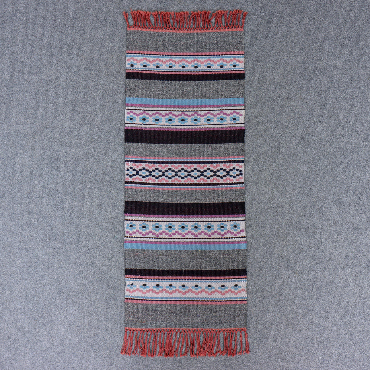 HAND-WOVEN WOOL WALL HANGING, GEOMETRIC PATTERNS, 20TH CENTURY.