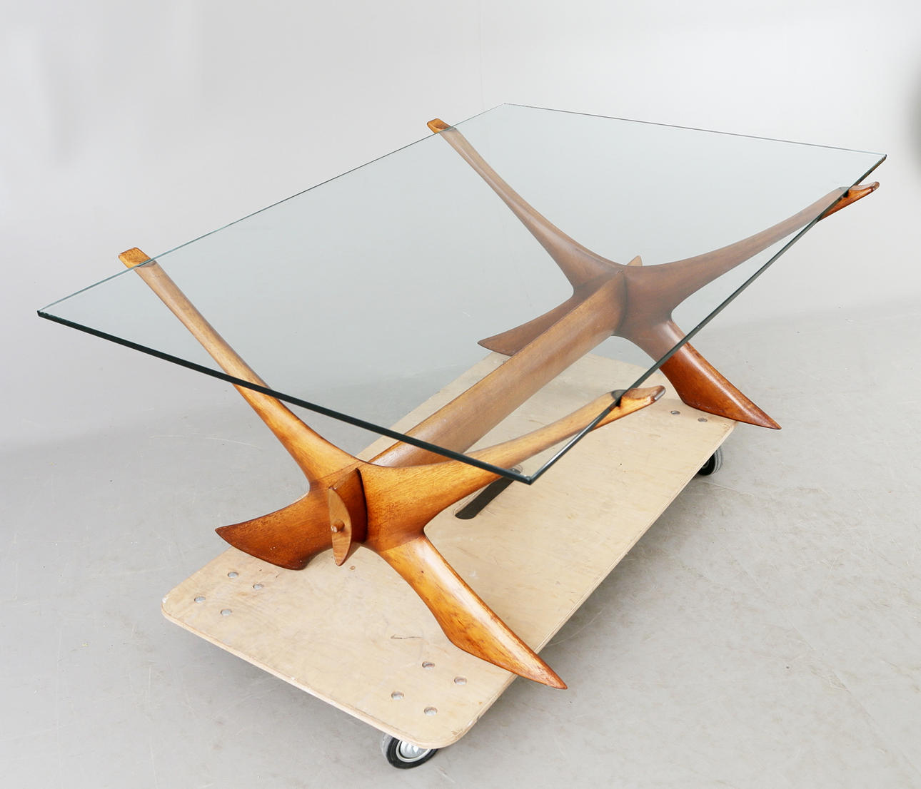 BORD med glasskiva, Fredrik Schriever-Abeln, Danmark 1900-talets mitt.