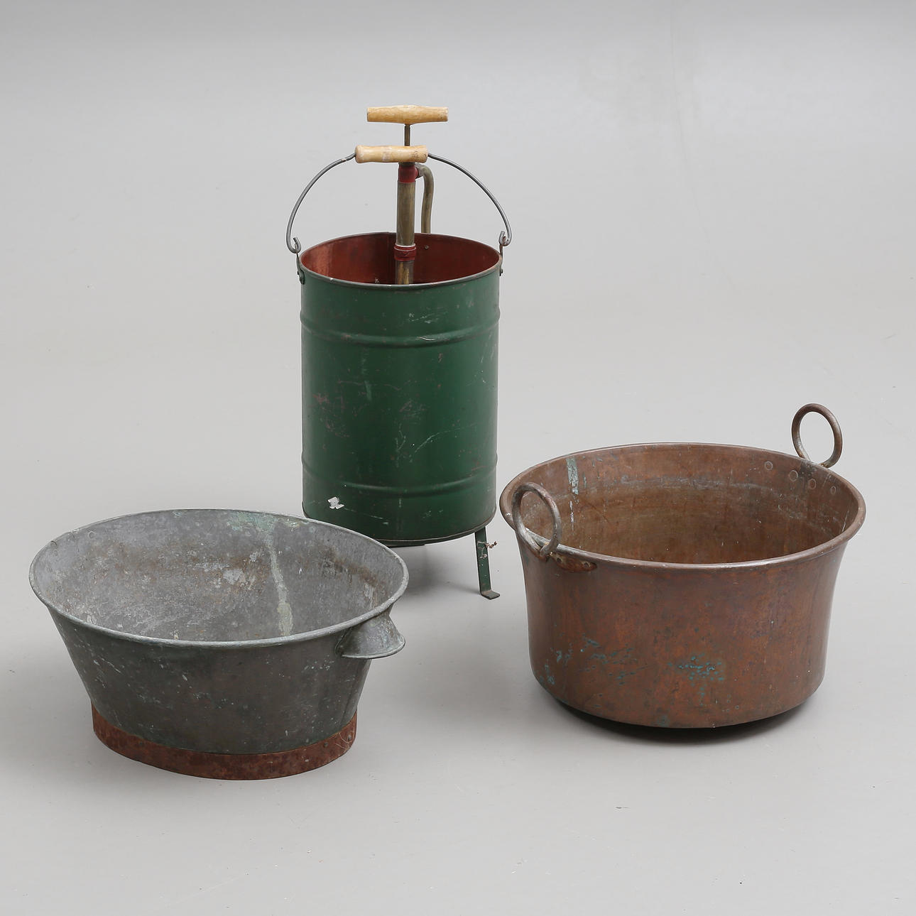 COPPER TUBS and FIRE PUMP, 20th century.