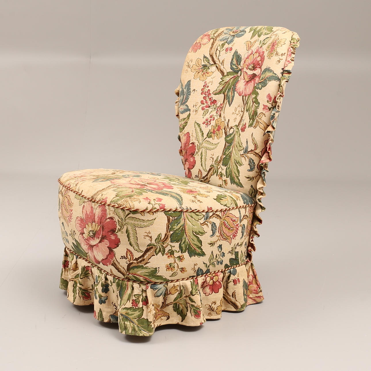 FÅTÖLJ, blommig klädsel 1940-tal.