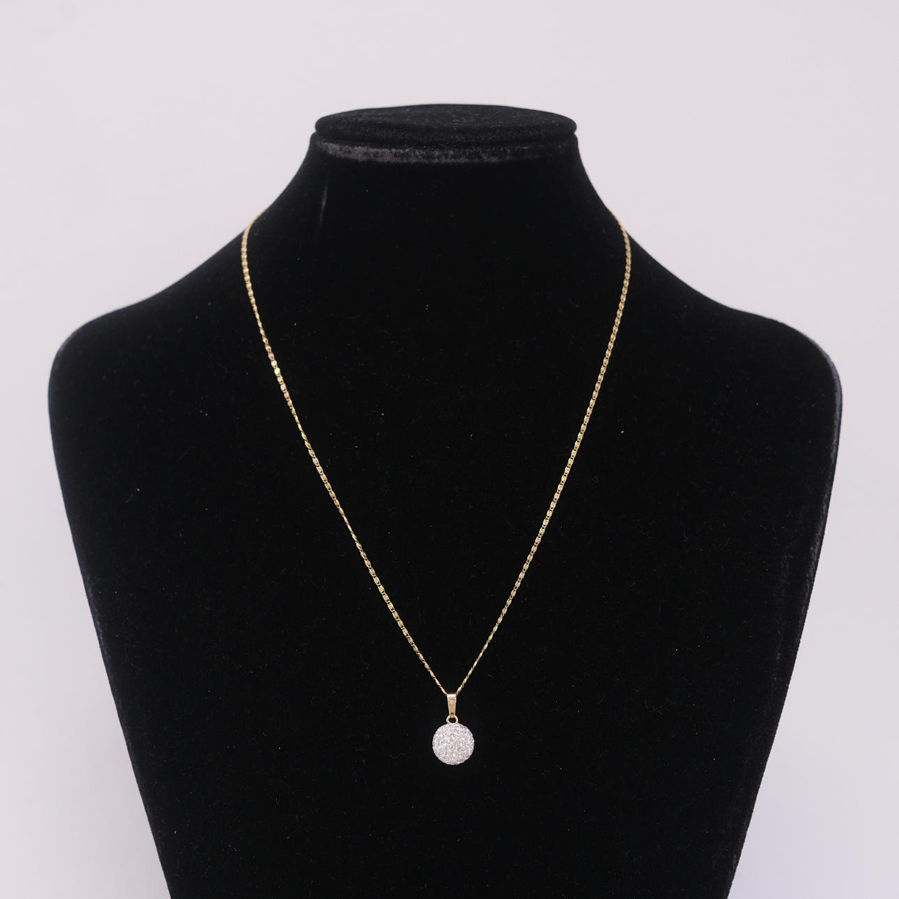 PENDANT WITH NECKLACE, 18K GOLD.