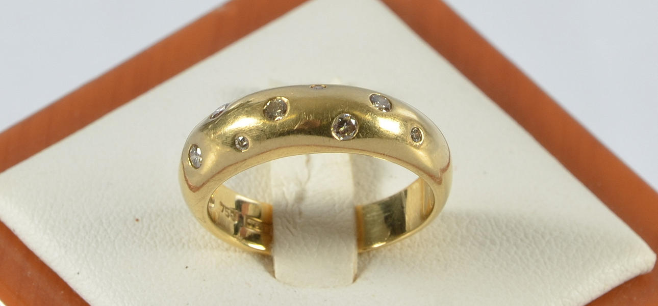 DIAMANTRING 18K, totalt ca 0,20ct.