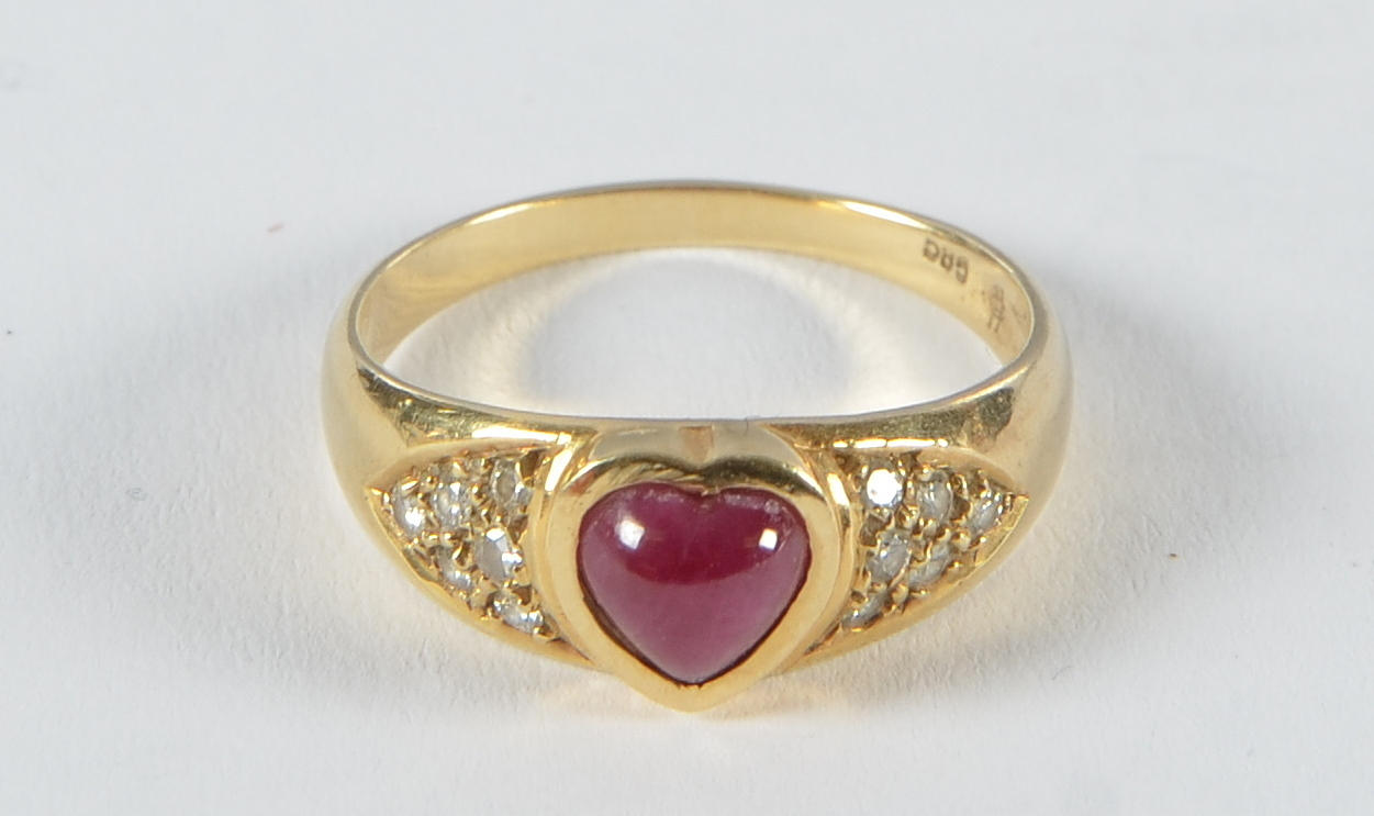 DIAMANTRING MED RUBIN, 14K, totalt ca 0,12ct,.