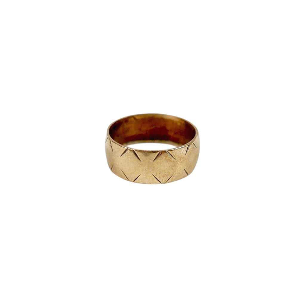 A 9CT GOLD RING.