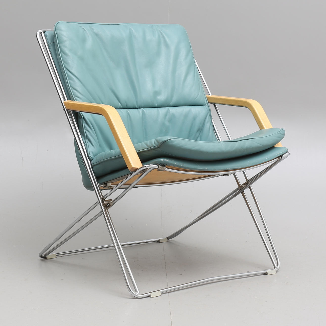 FÅTÖLJ, IRE, Skillingaryd, skinn, Arne Norell, 1980-tal.