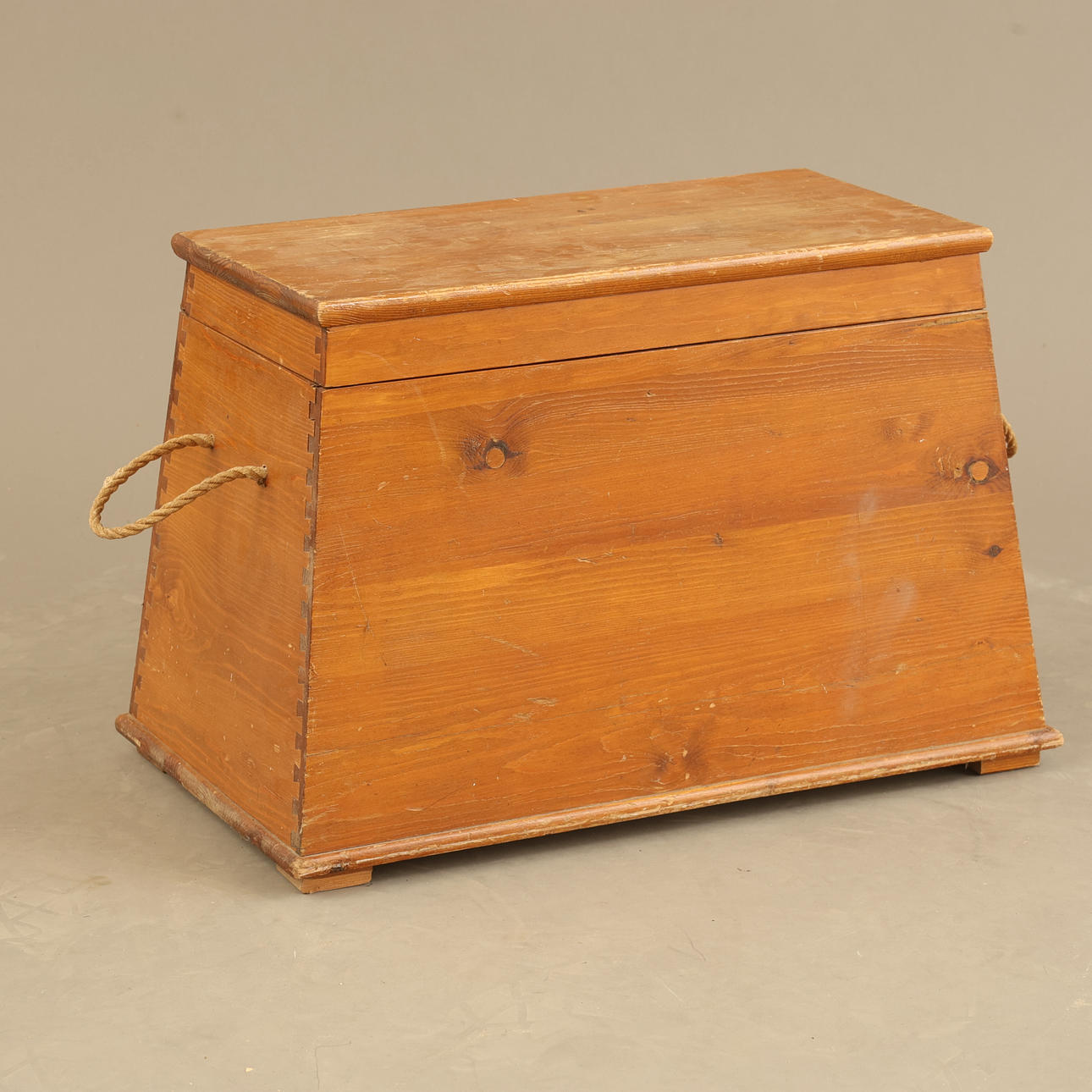CHEST/STOOL, 20th century.