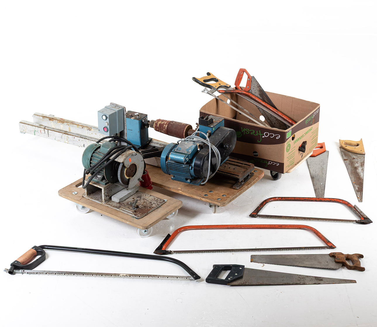 TOOLS / MACHINERY, a lot including lathe.