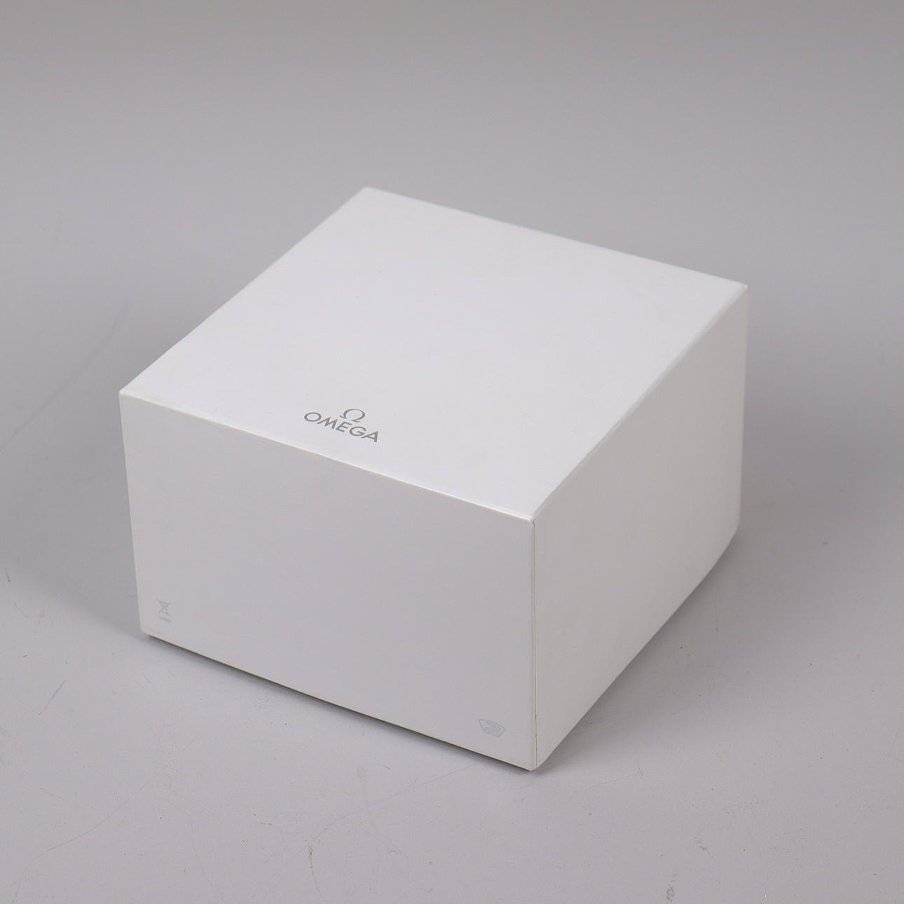 WATCH BOX, Omega.