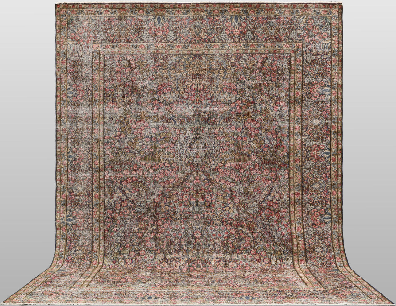CARPET. Vintage, 393 x 295 cm.