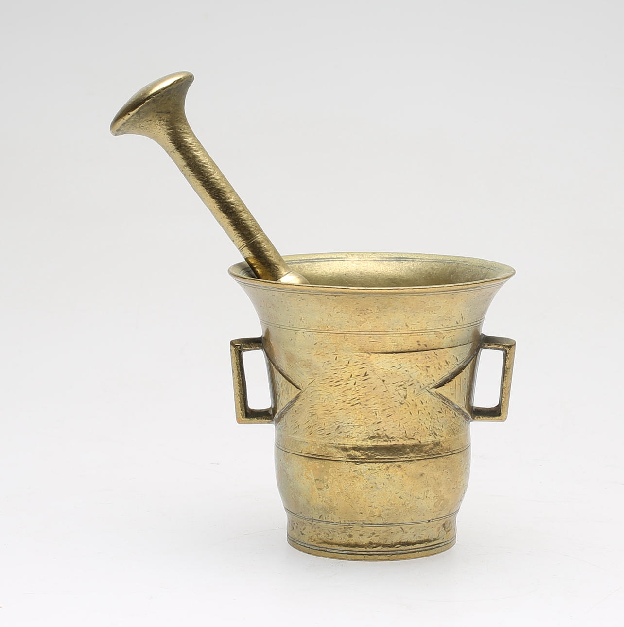 MORTERO CON CHOQUE, latón, 1800 / 1900.