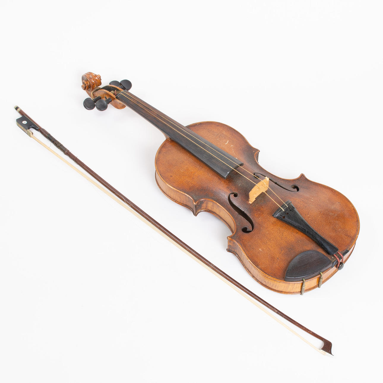 VIOLIN with string. After Stradivarius. Mid-19th century.