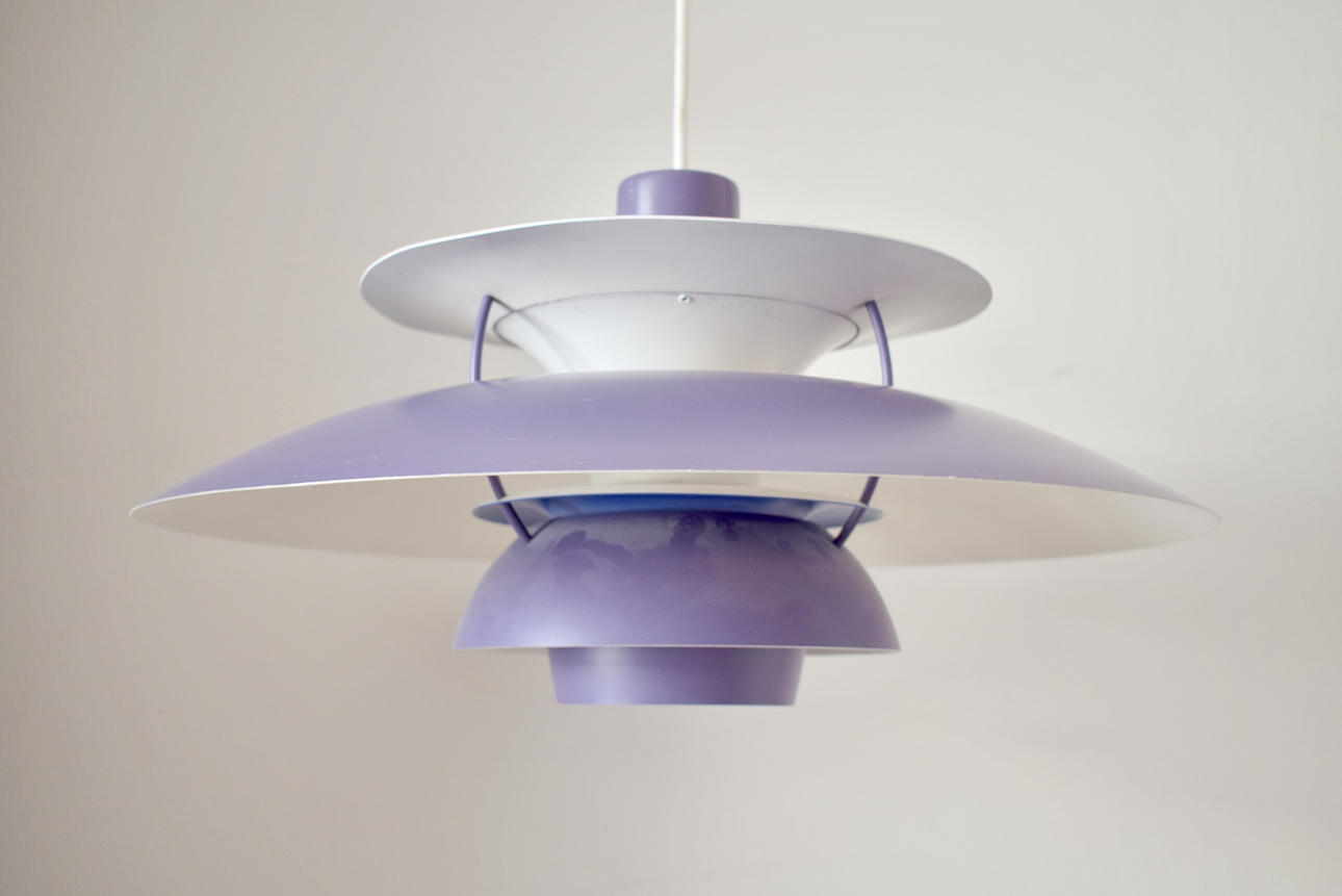 POUL HENNINGSEN. LOUIS POULSEN PH 5 LAMP I LILA, 1900-TAL.