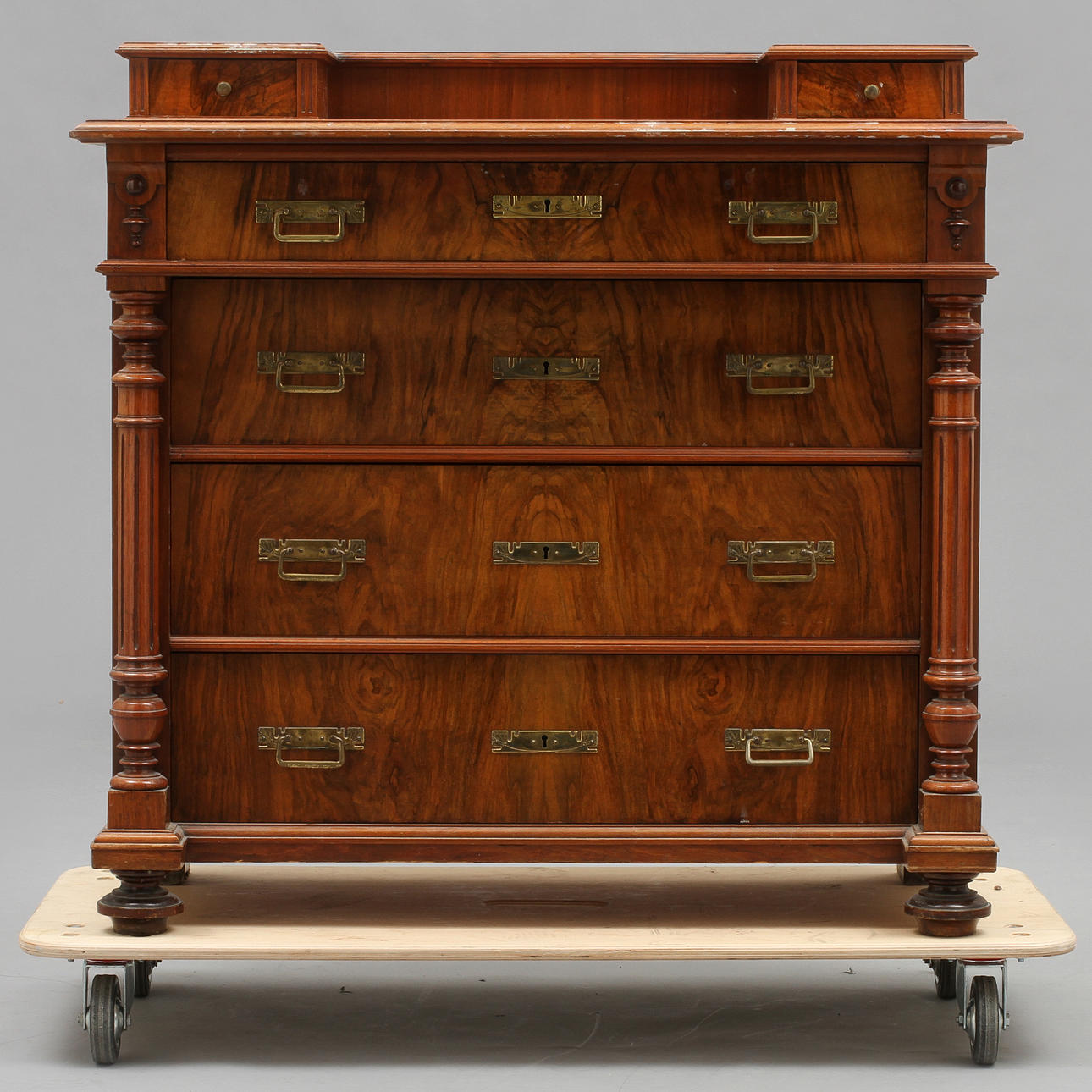 SPEGELBYRÅ, nyrenässans.