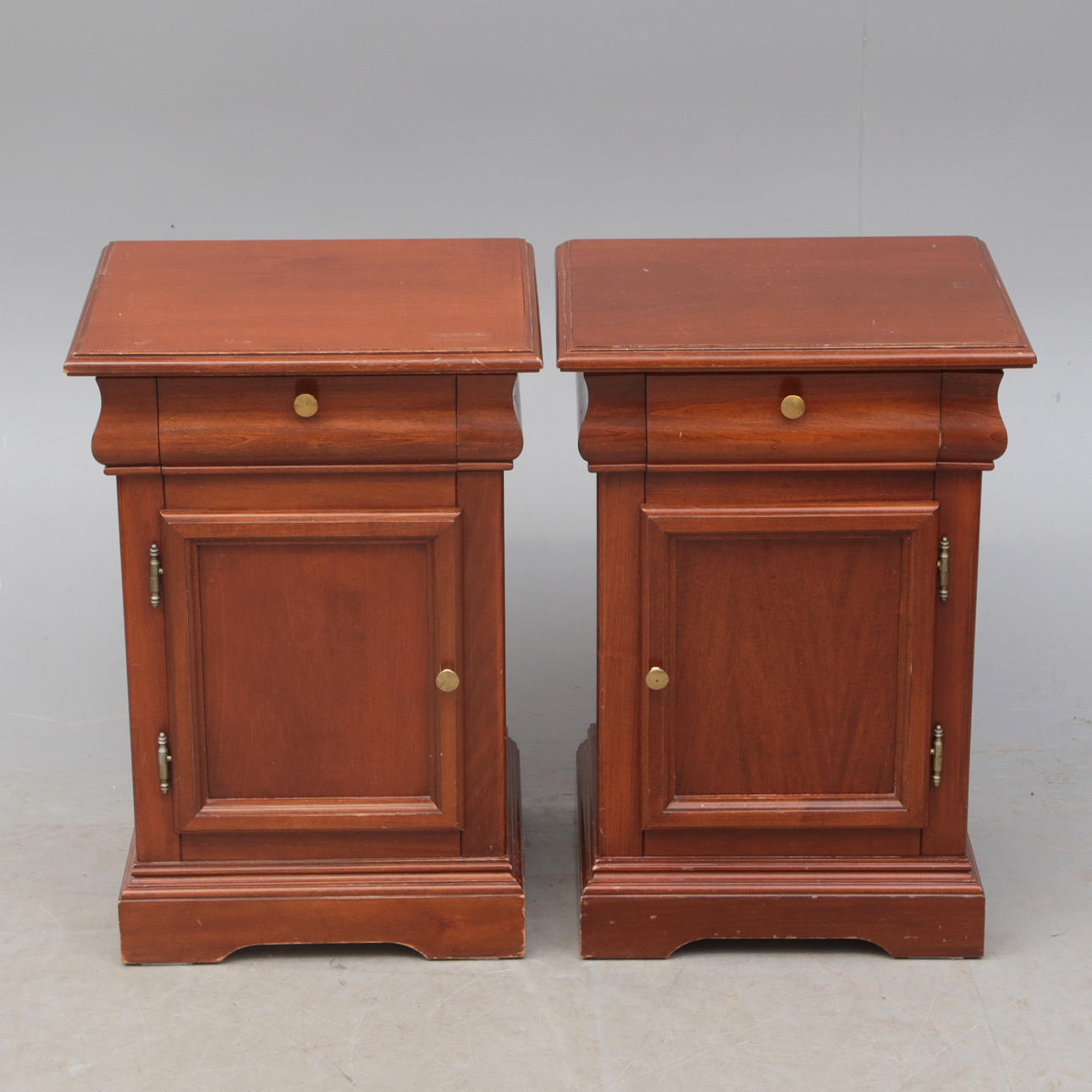 BEDSIDE TABLES, 2 pcs, mahogany.