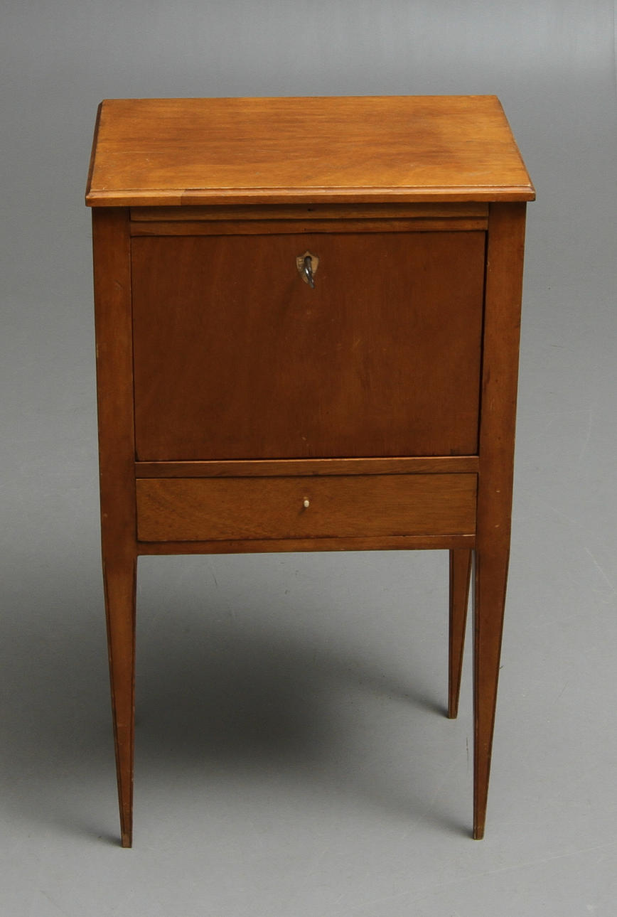 POTTSKÅP, 1800-tal.