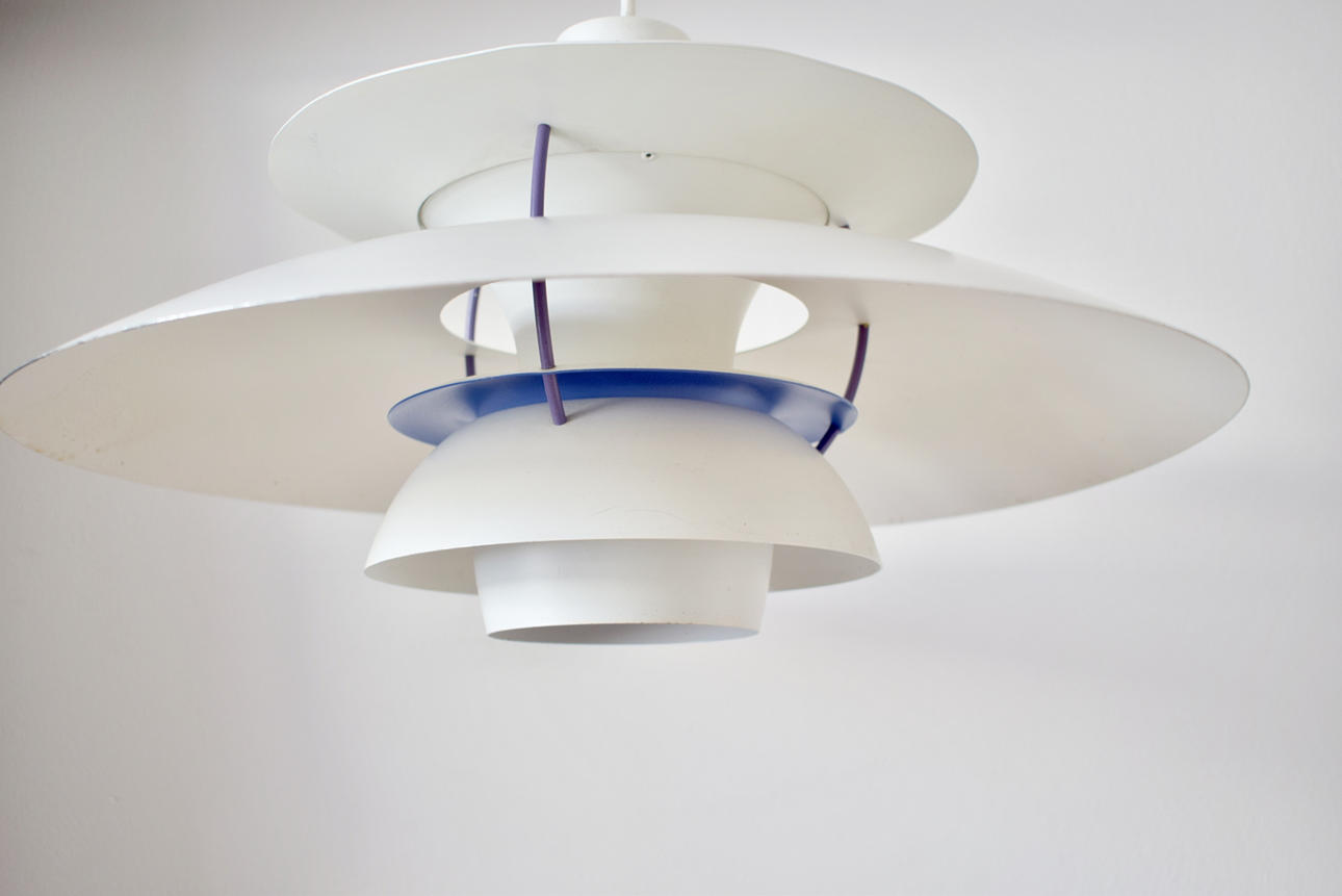 POUL HENNINGSEN. PH 5-lampa i vitt, 1900S.