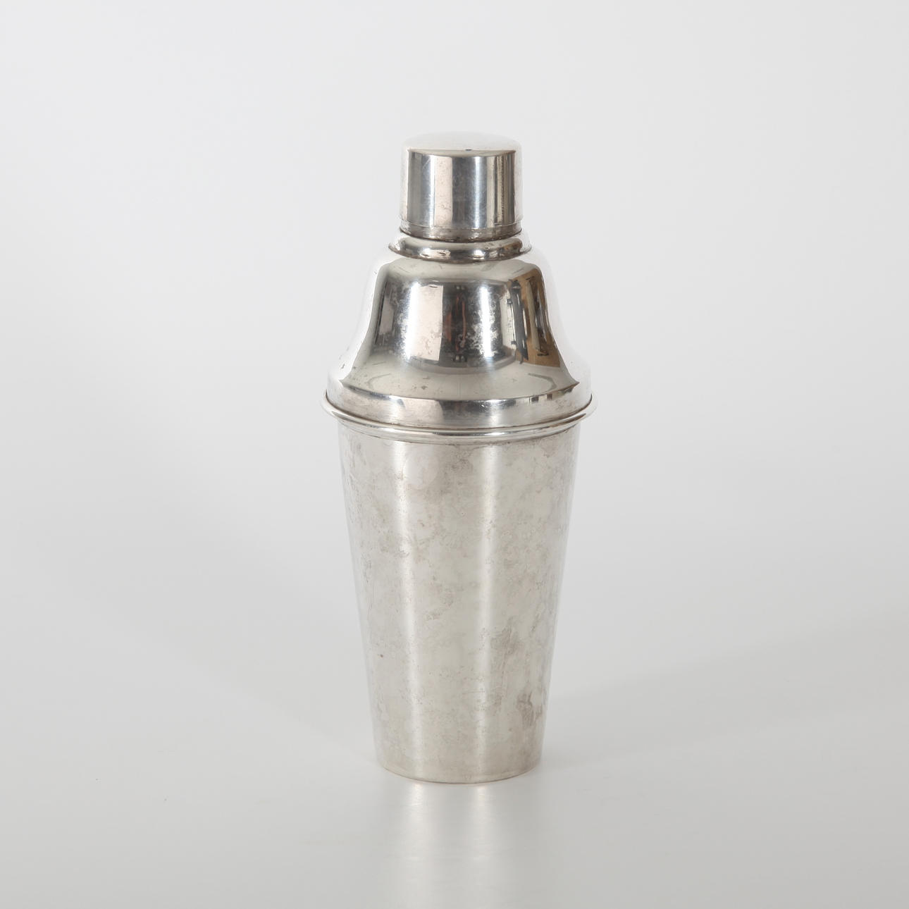 SHAKER, nickel silver, 1920s.