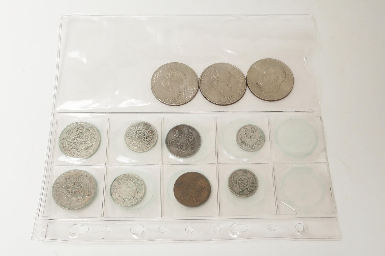 COINS 11 pcs, partly silver, including silver dollar.