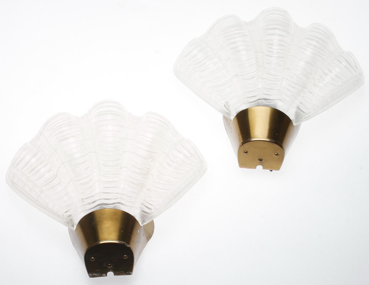 VÄGGLAMPETTER, ett par. Glas och mässing. ASEA, 1900-tal.