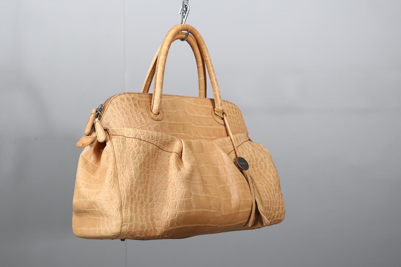 VÄSKA naturfärgat präglat skinn, Furla, Italien, 2000-tal.