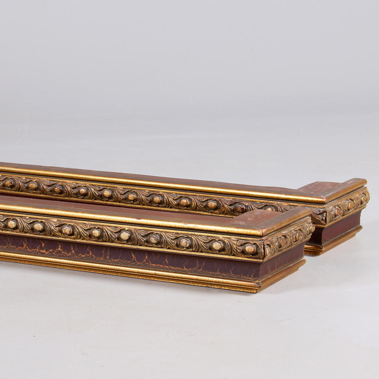 KORNISCHER, ett par, förgyllda, 1900-tal.