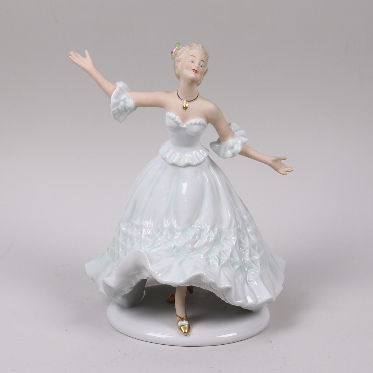 FIGURINE, Wallendorf, Germany, dancing woman.