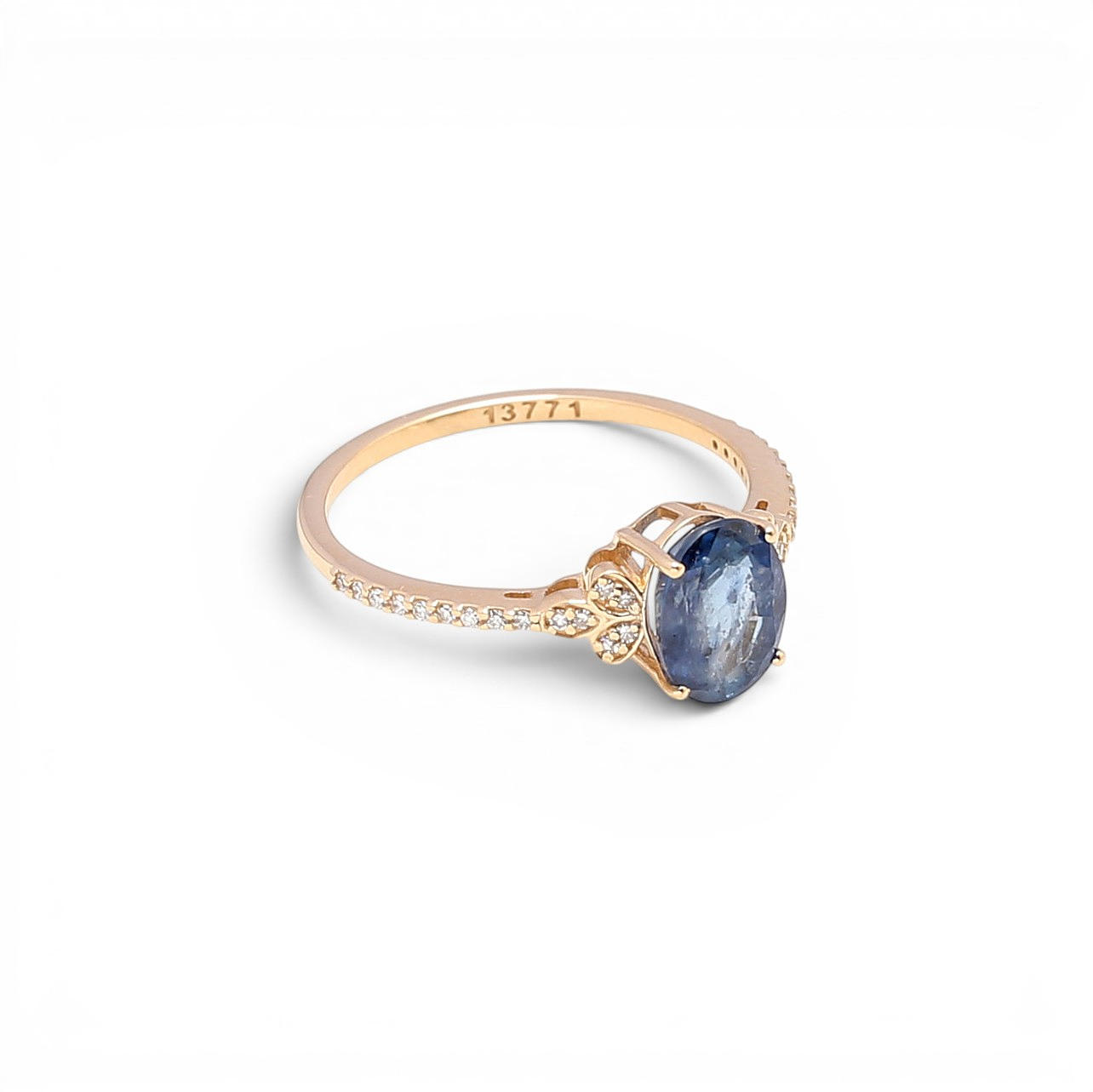 Sapphire and diamonds ring.