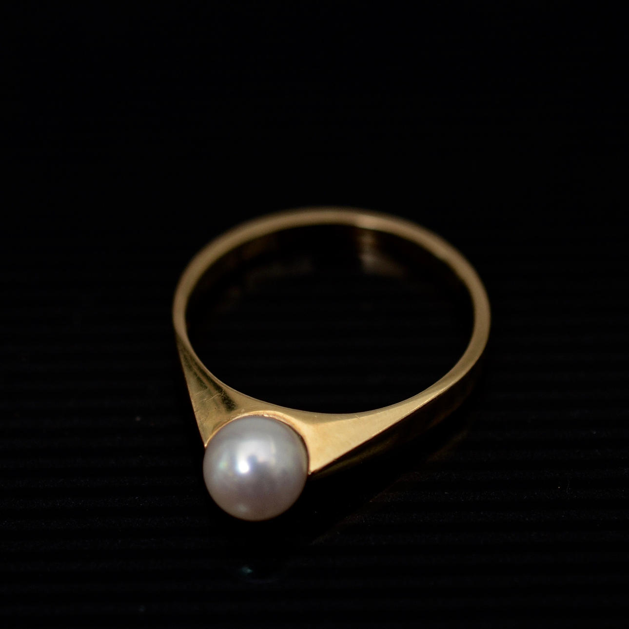 DAMRING 18 KARAT GULD VIKT CIRKA 3.8 gram.