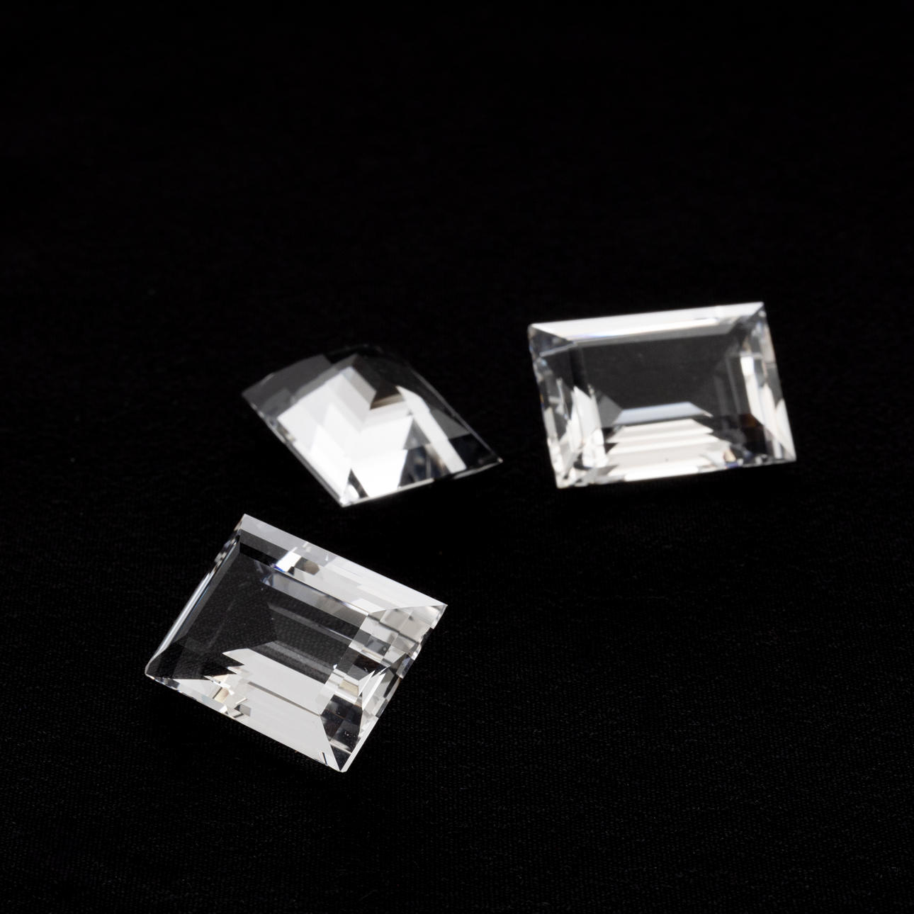 ROCK CRYSTALS, 39.52 ct.