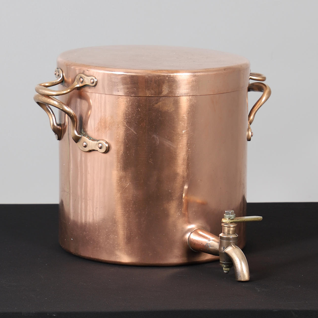 LARGE VICTORIAN COPPER STOCK POT.