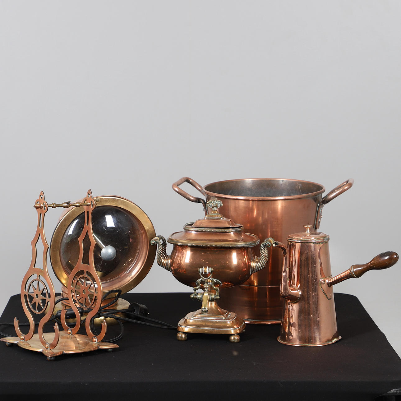 BRASSWARE & COPPER ITEMS.