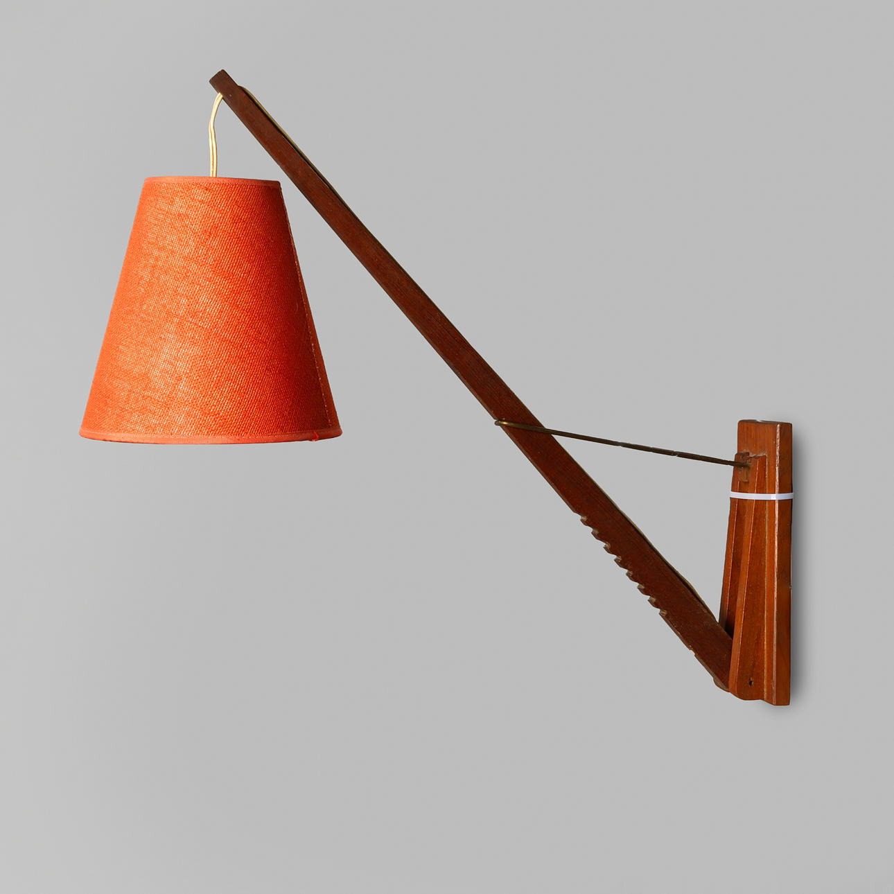 Height-adjustable wall lamp in solid teak with red fabric shade, signed and made by Danish designer, 1950s.