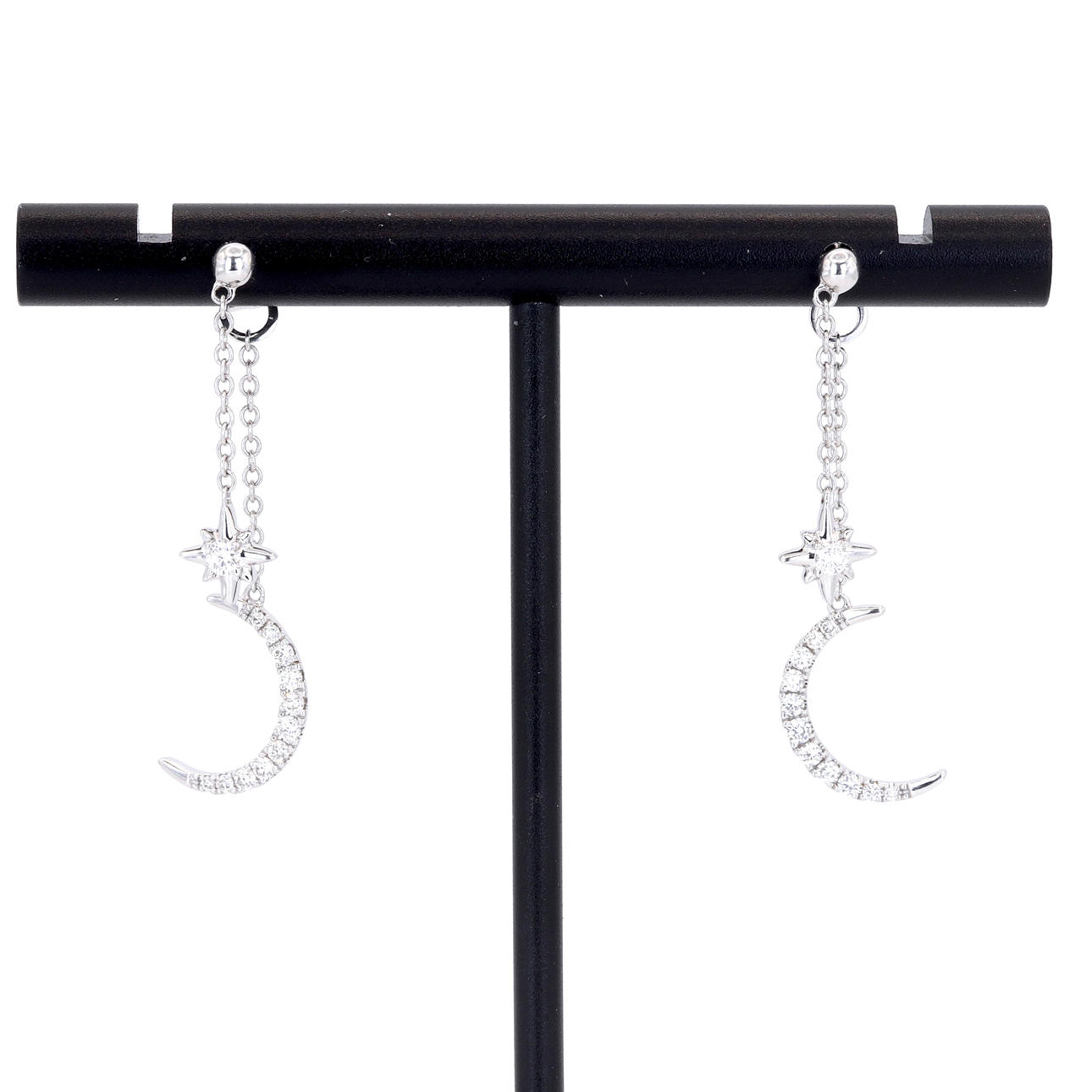 18CT GOLD DIAMOND EARRINGS.