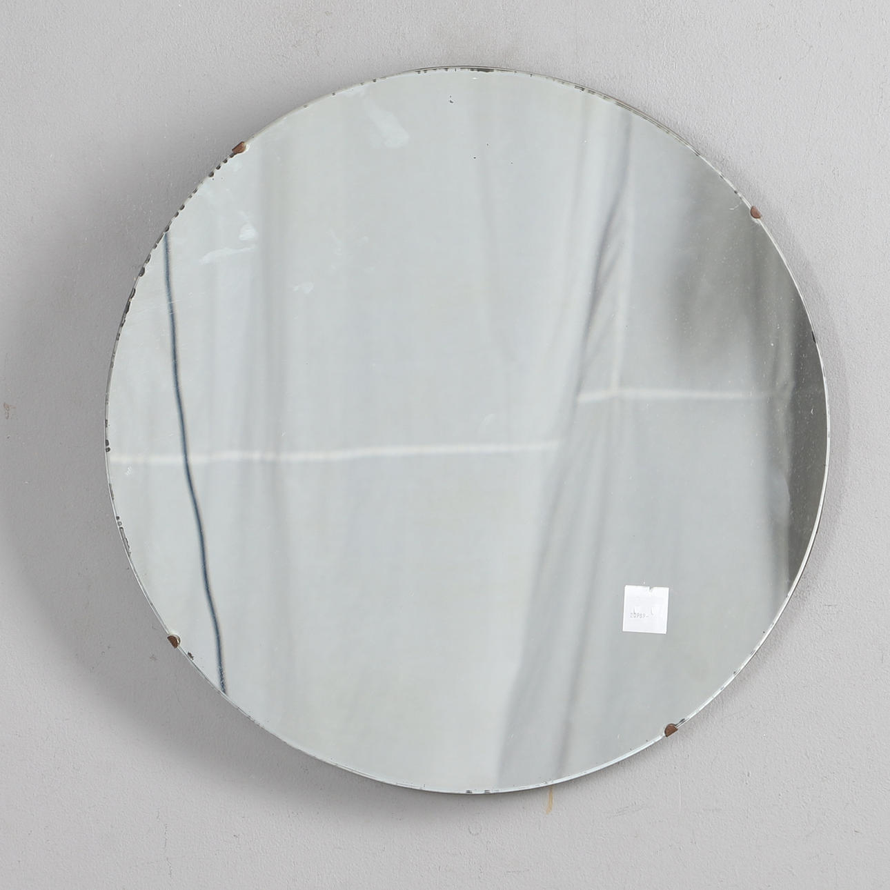 A 1930s CIRCULAR WALL MIRROR.