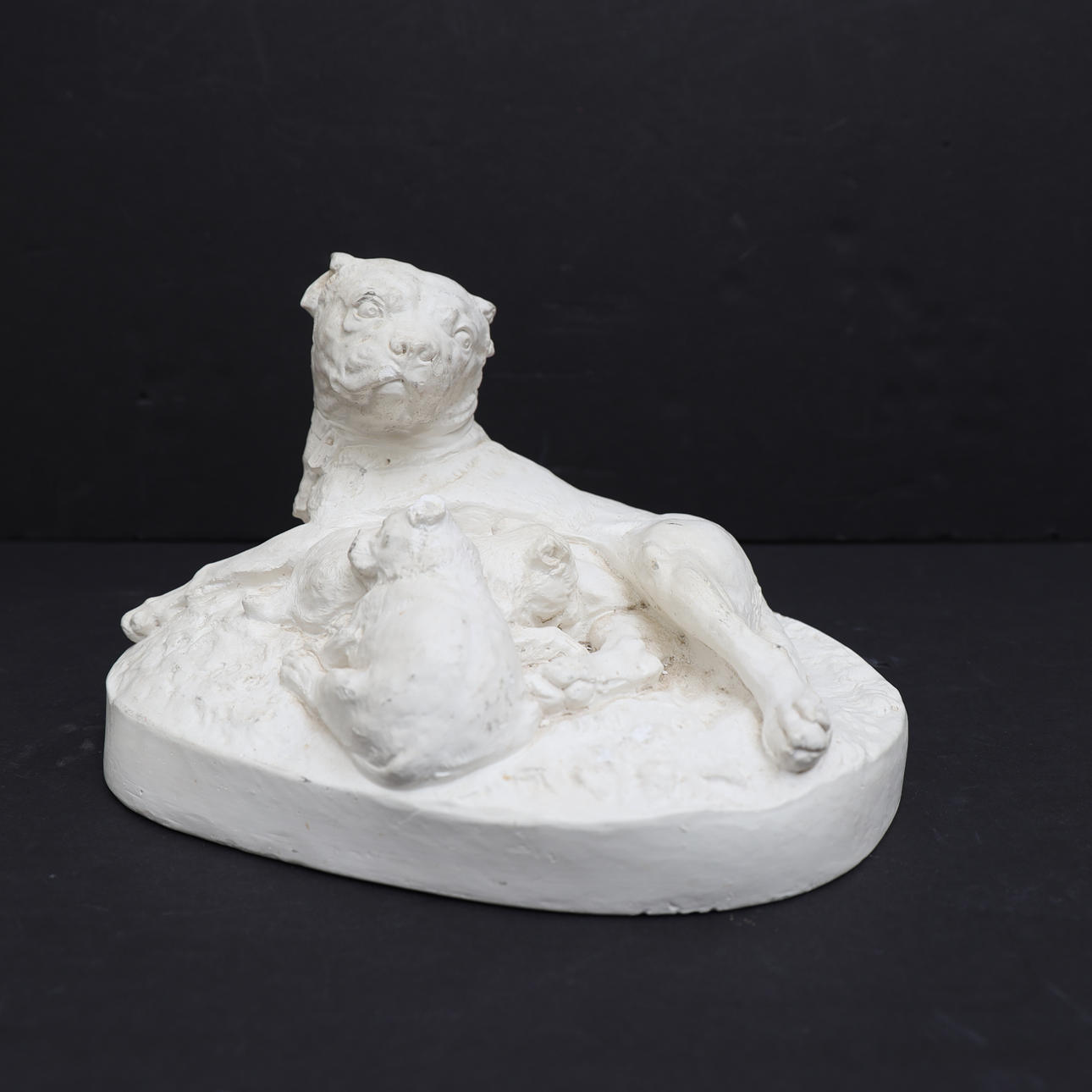 Sculpture, dog with puppies, Plaster.