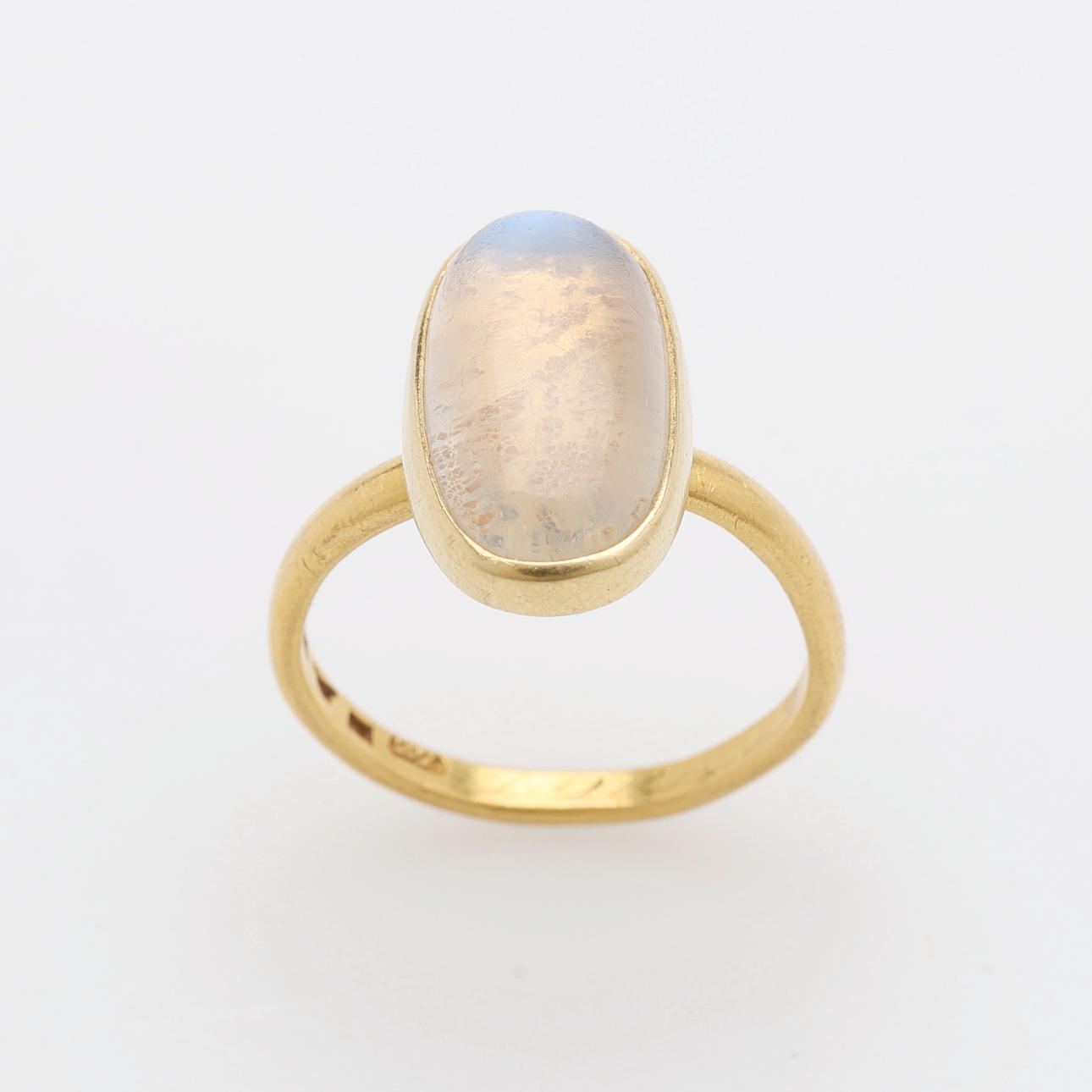 RING, GOLD 23 K, MOONSTONE, TOTAL WEIGHT 5 GRAMS.