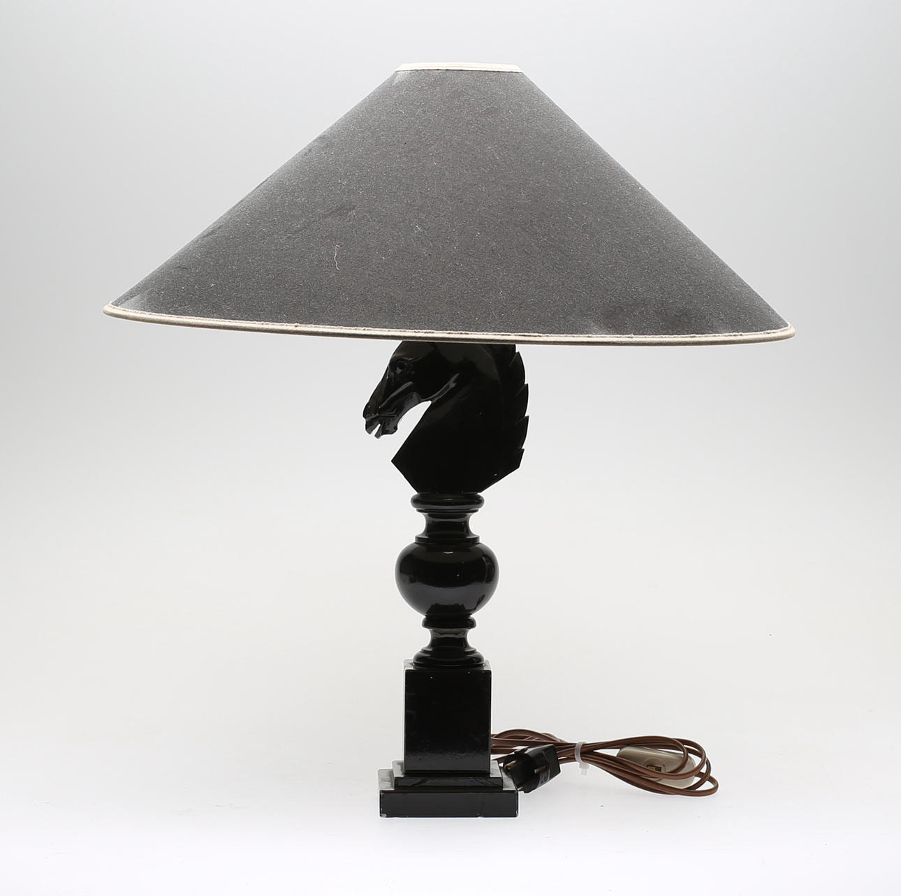 BORDSLAMPA, målad sten, 1900-talets andra hälft.