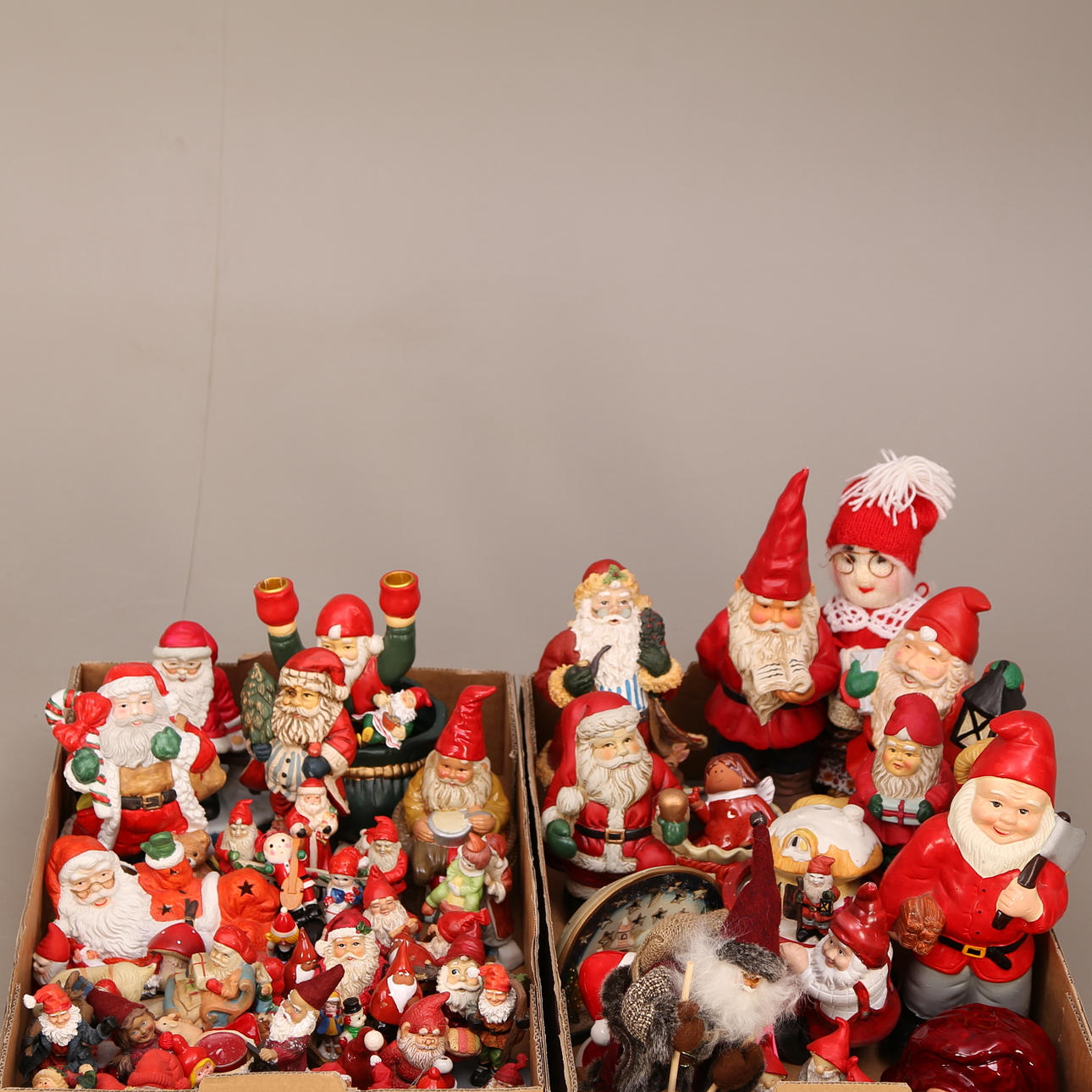 TOMTAR, ca 70 st (två lådor), keramik / kompositmaterial / porslin / tyg, 19-/2000-tal.