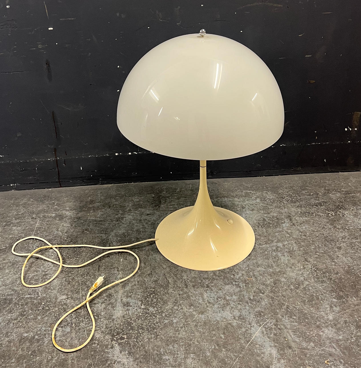 VERNER PANTON. Panthella table lamp.