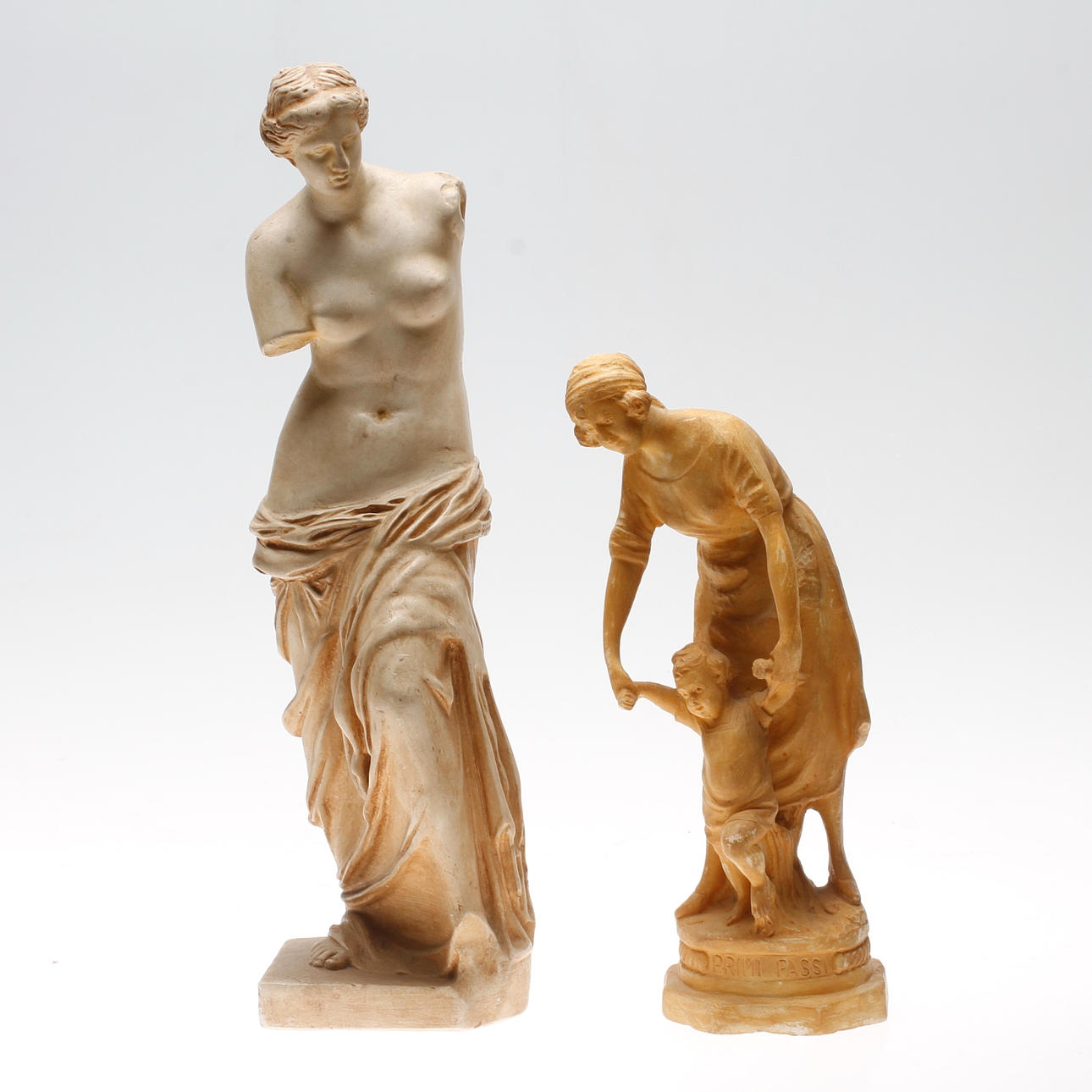 OIDENTIFIERAD KONSTNÄR. Skulpturer, 2 st, gips, osignerade.