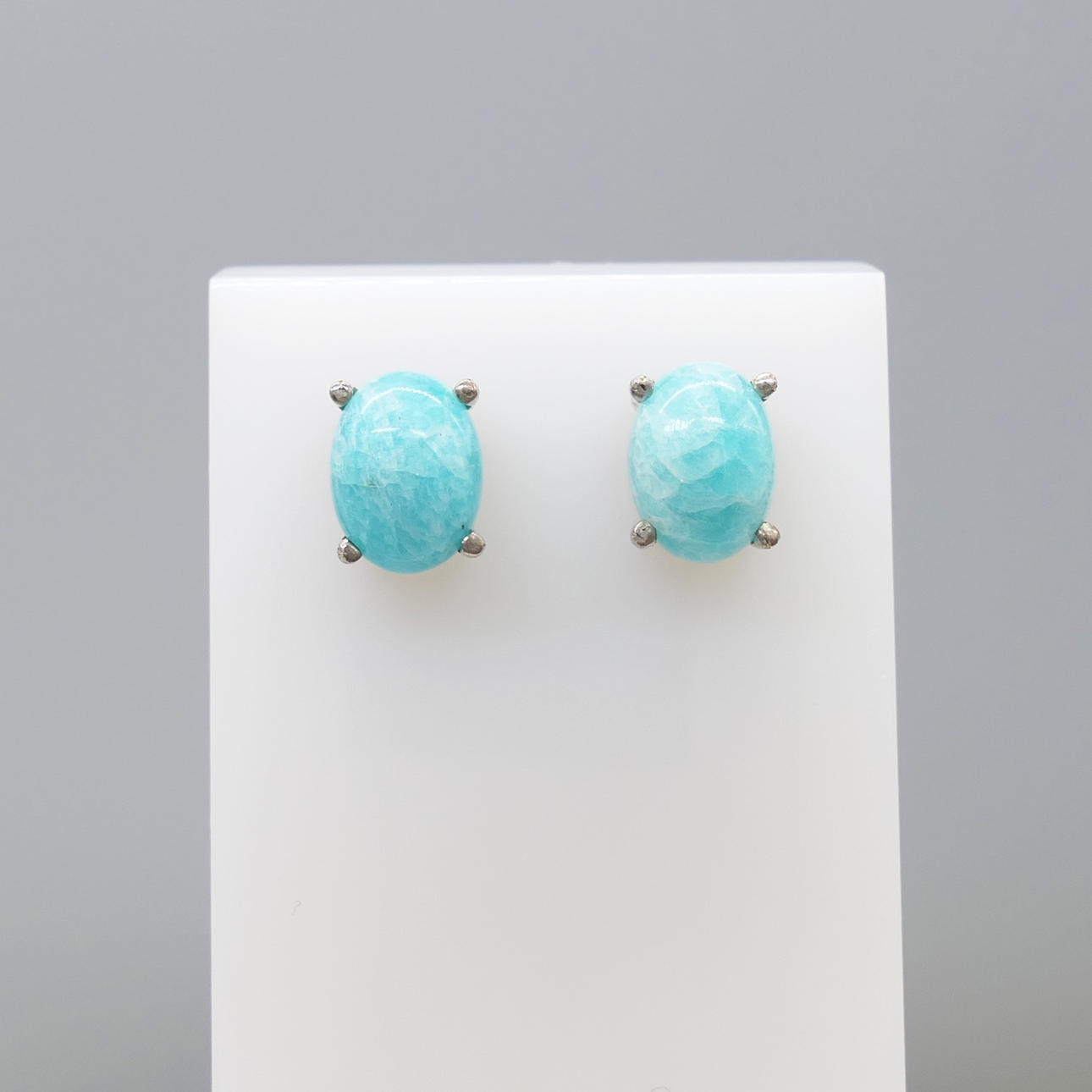 CABOCHON AMAZONITE ear studs.