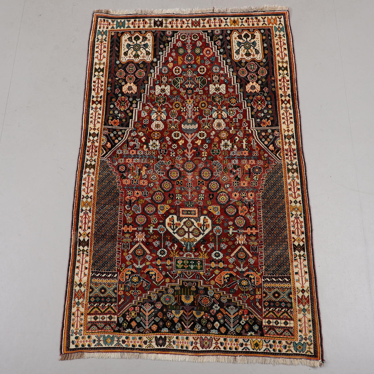 CARPET, oriental, dimensions 201x123 cm.