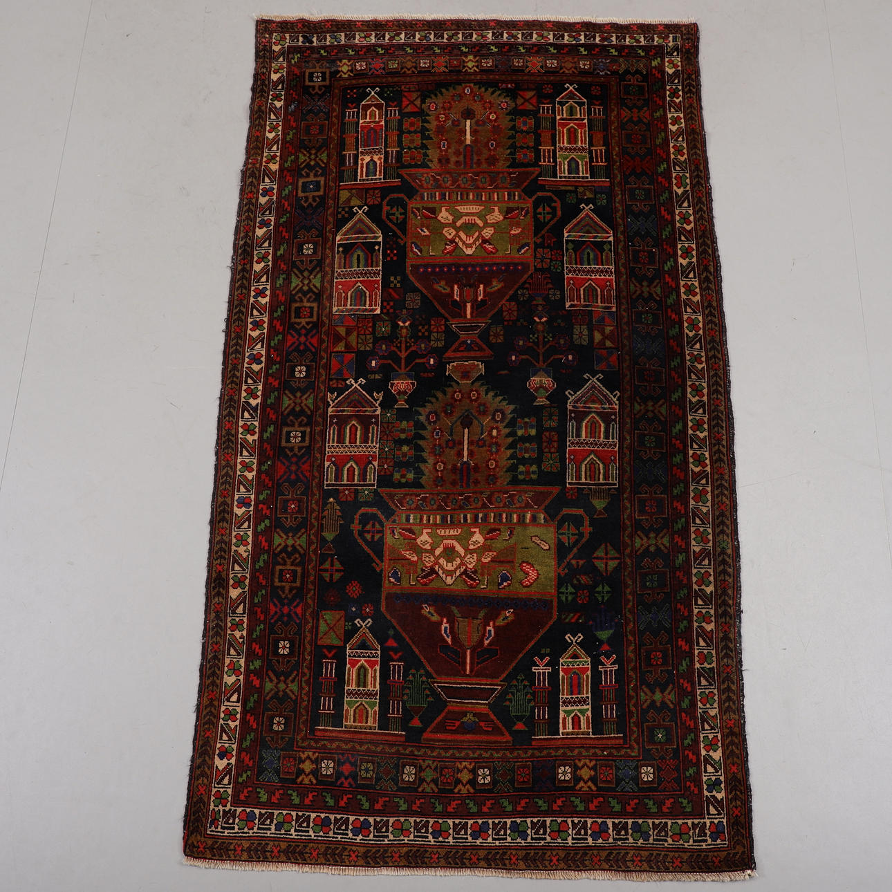 CARPET, oriental, dimensions 208x113 cm.