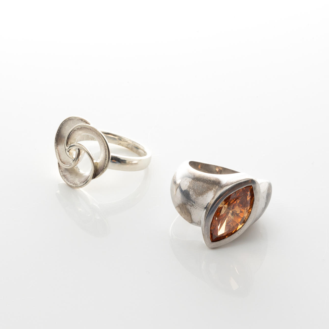 RINGS, 2 pcs, Sterling silver, Citrine, Italy.