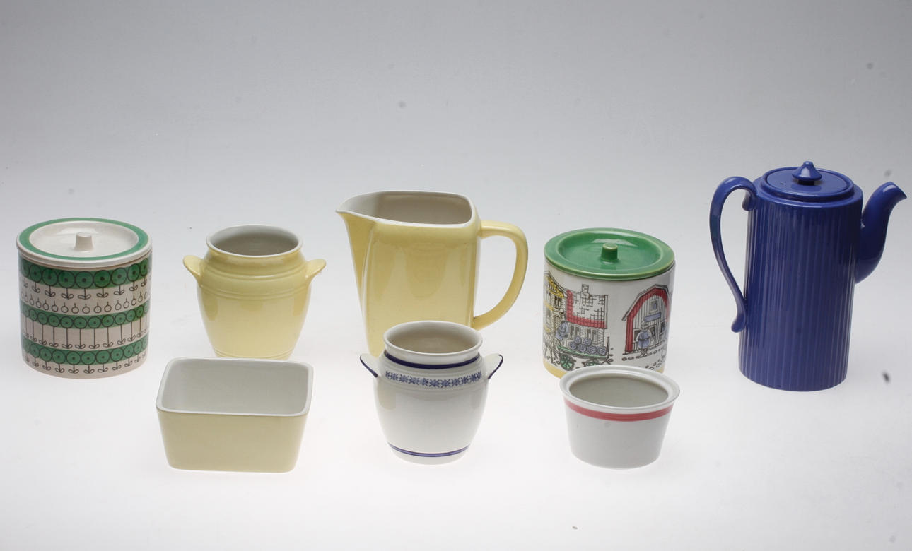 KERAMIKFÖREMÅL, 8 delar, Gävle/Upsala Ekeby, omkring 1900-talets mitt.