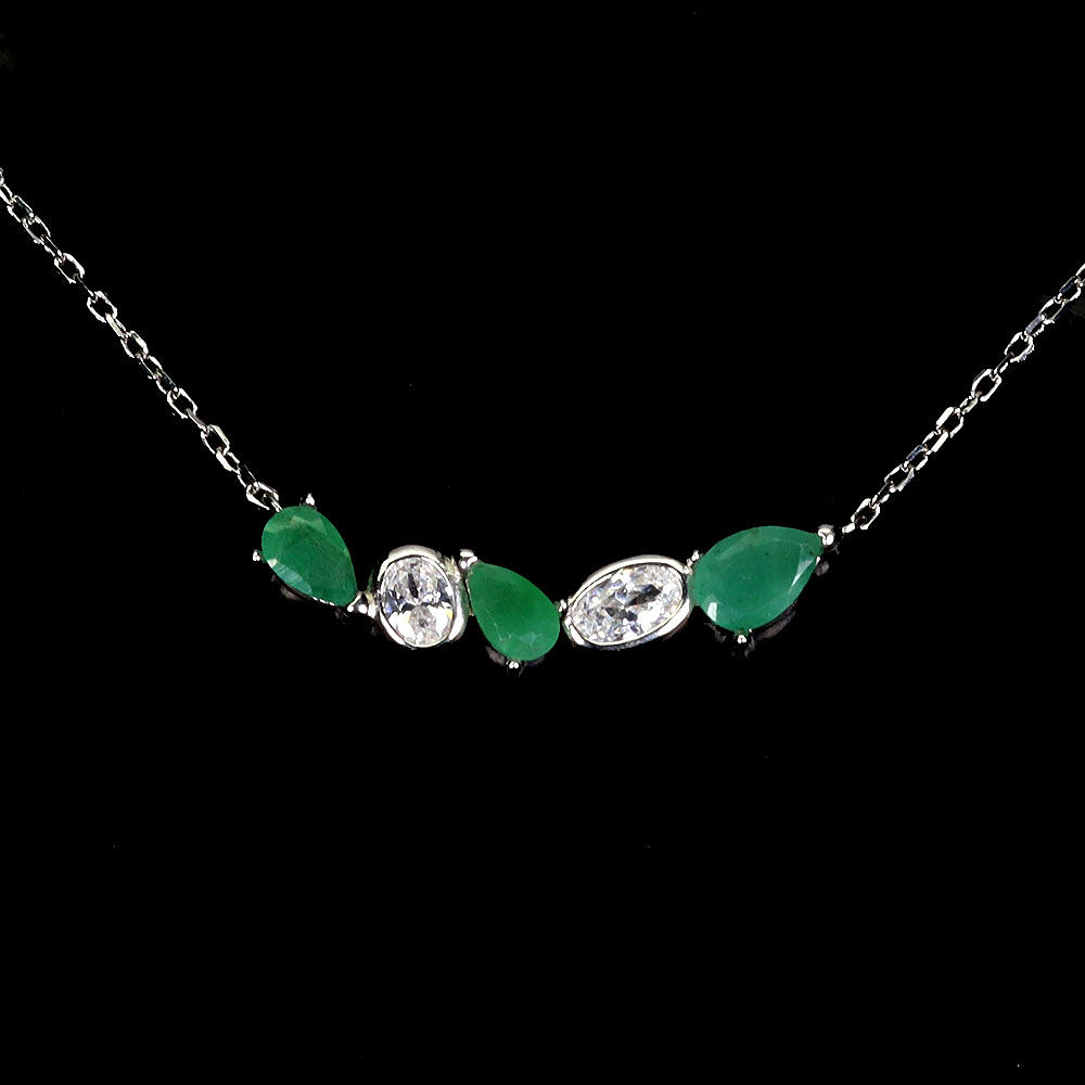 EMERALD AND WHITE STONE NECKLACE.