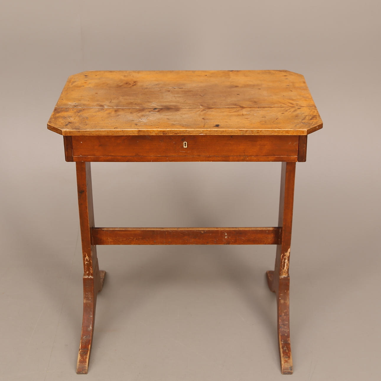 SYBORD med låda, furu, allmoge, sent 1800-tal.